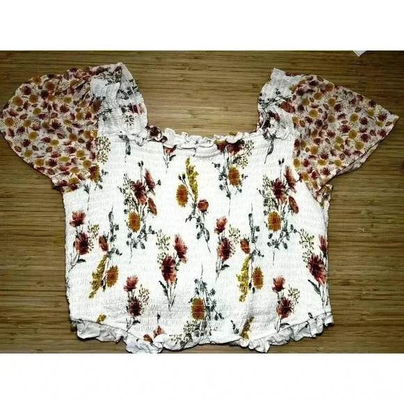 Torrid Warm Sunset Floral Smocked Flutter Sleeve Crop Top 1 (1x) EUC - Picture 8 of 15
